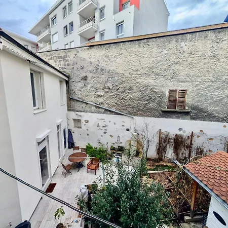 Large 2-bedroom Large Living With Parking Near Train Station And Downtown *