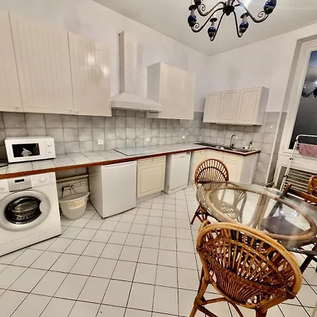 Large 2-bedroom Large Living With Parking Near Train Station And Downtown Appartement