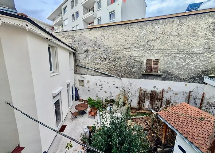 Large 2-bedroom Large Living With Parking Near Train Station And Downtown *