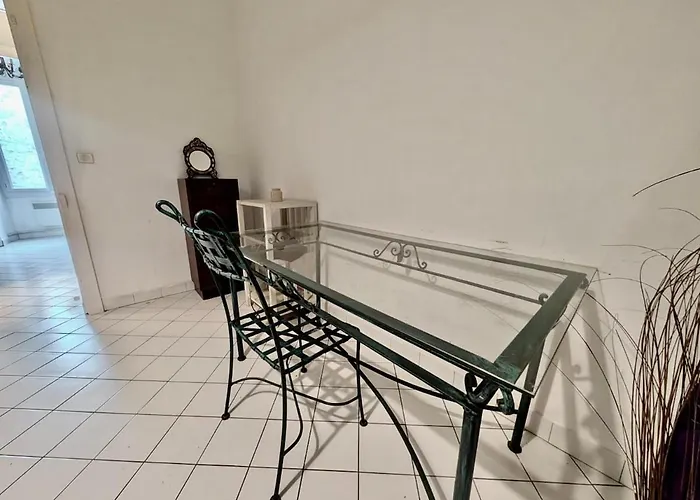 Large 2-bedroom Large Living With Parking Near Train Station And Downtown