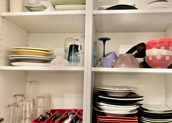 Large 2-bedroom Large Living With Parking Near Train Station And Downtown דירה