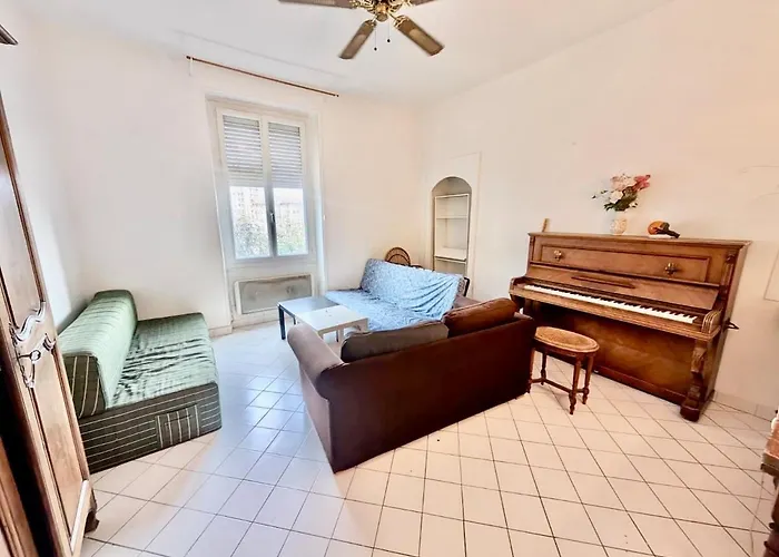 Large 2-bedroom Large Living With Parking Near Train Station And Downtown *